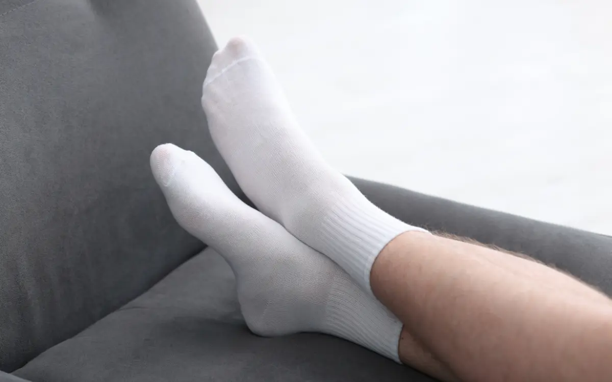 Fußpilz Vorbeugung richtige Socken Baumwolle atmungsaktiv